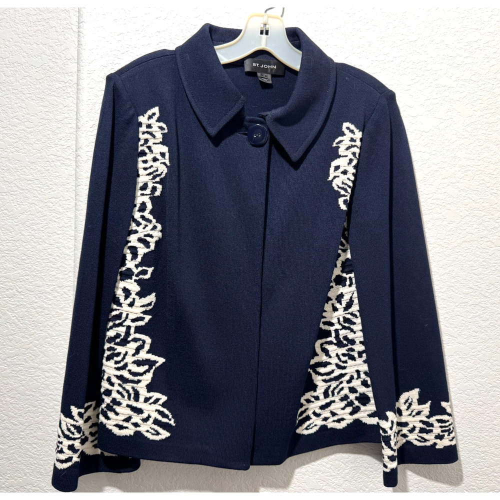 St John Knit Navy Blue White Swing Cut Jacket w Floral Detail Sz 6 Single Button